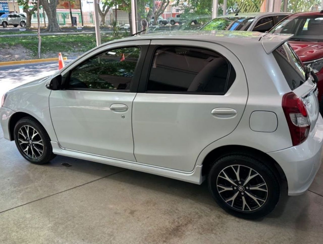 Toyota Etios Usado en Mendoza, deRuedas