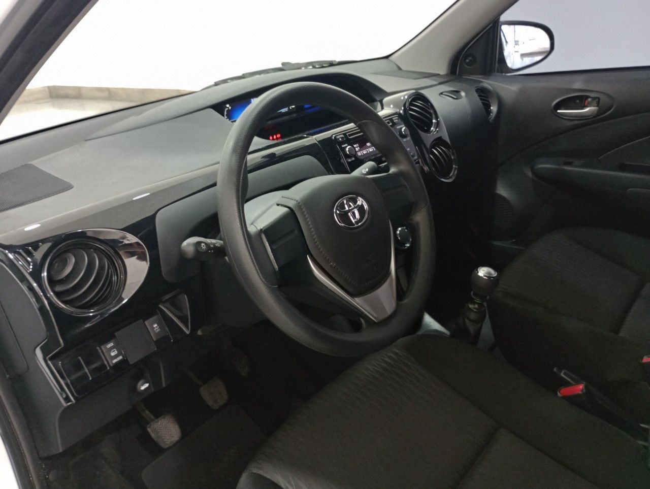 Toyota Etios Usado en Mendoza, deRuedas