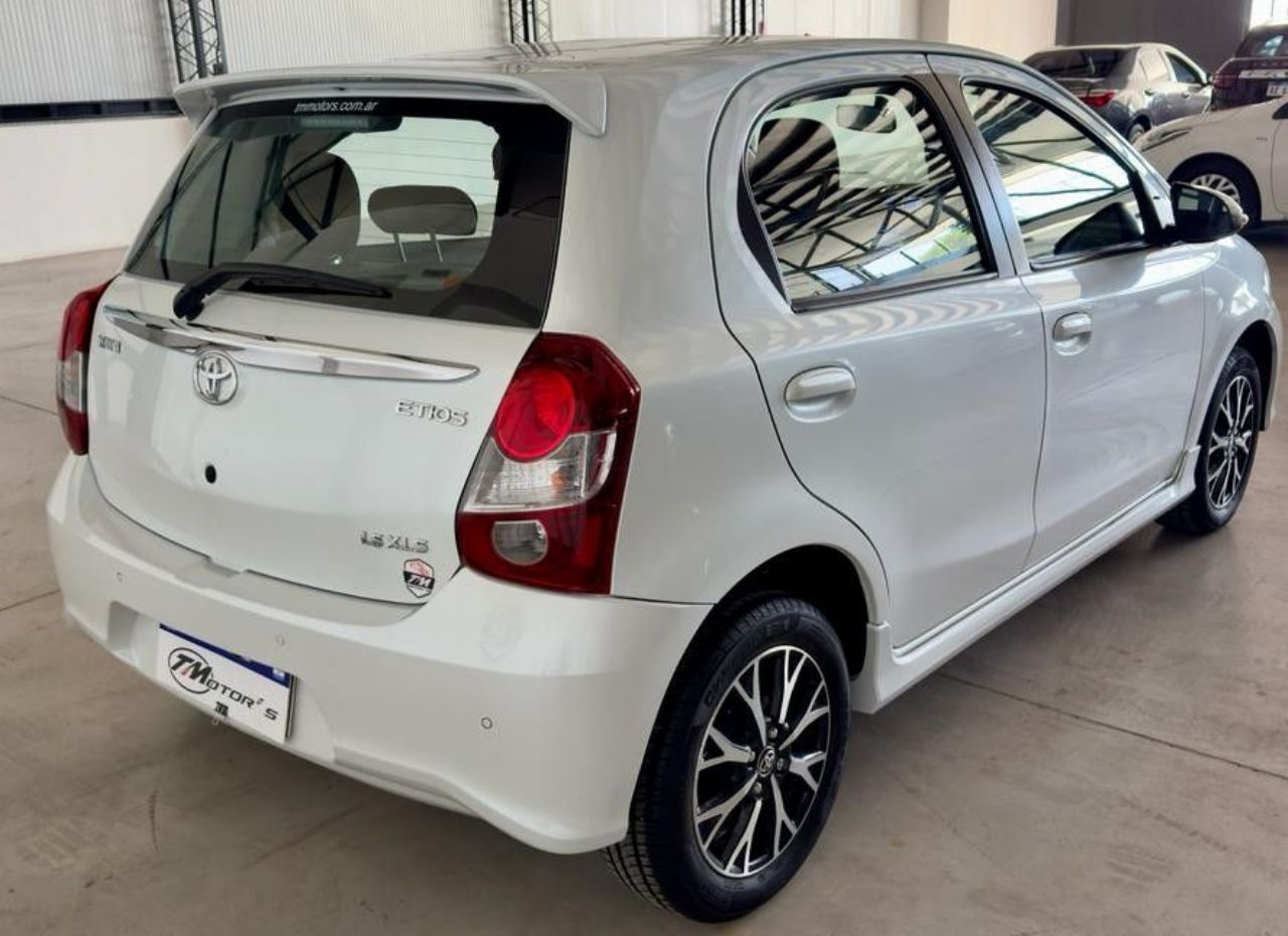 Toyota Etios Usado en Mendoza, deRuedas