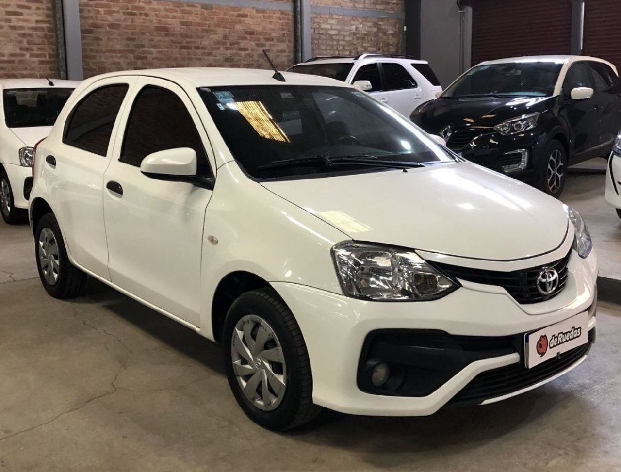 Toyota Etios Usada Financiado en Mendoza, deRuedas