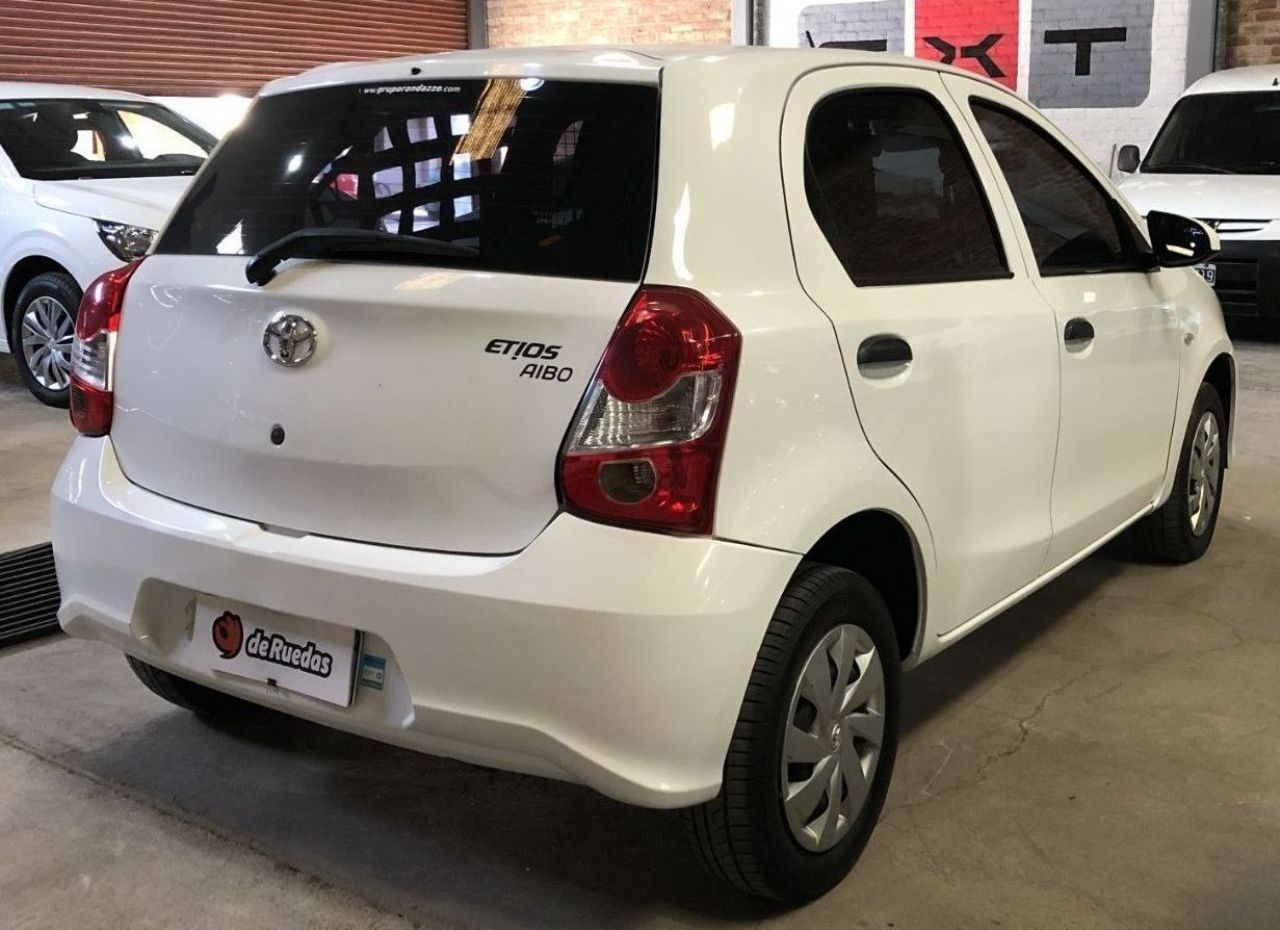 Toyota Etios Usada Financiado en Mendoza, deRuedas