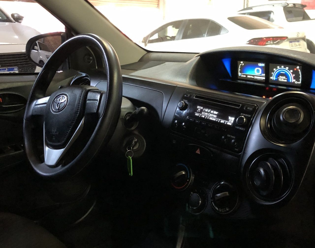 Toyota Etios Usada Financiado en Mendoza, deRuedas