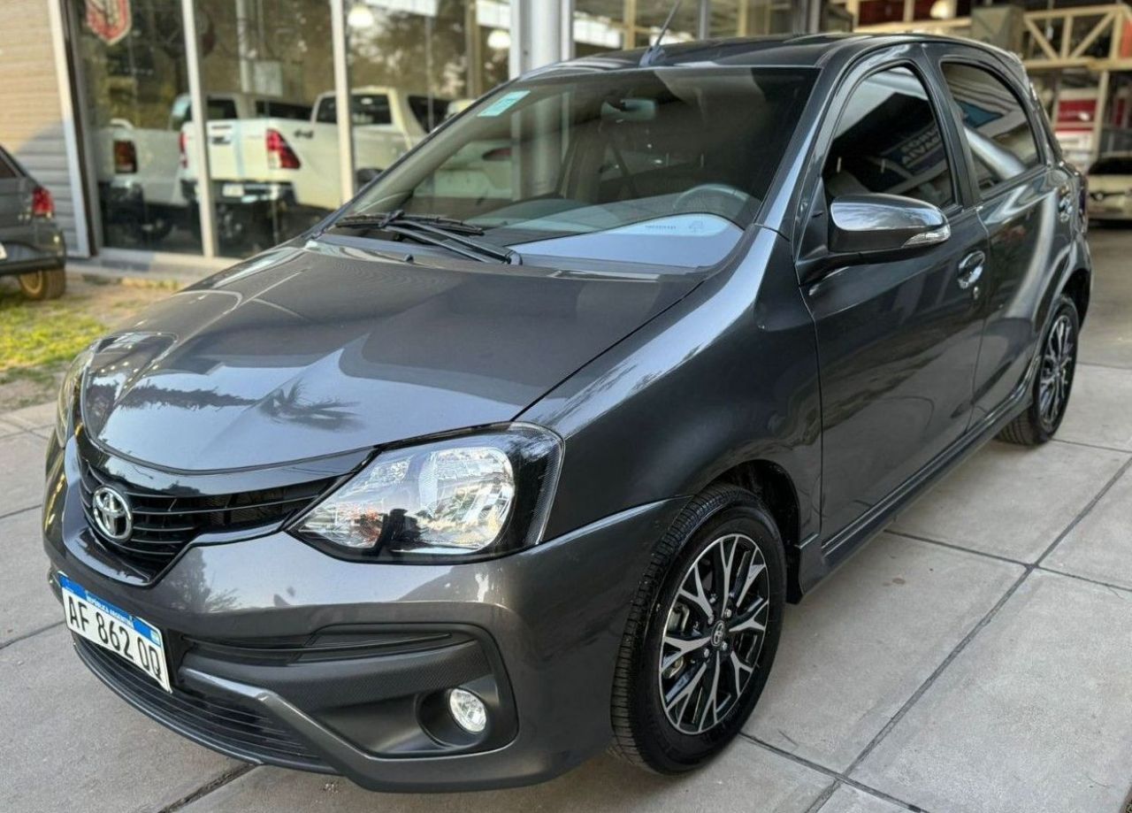Toyota Etios Usado en Mendoza, deRuedas