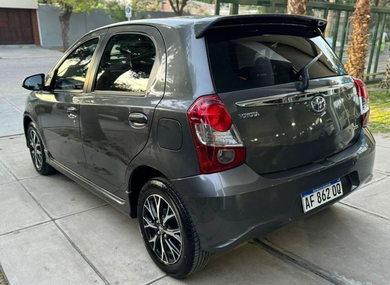 Toyota Etios Usado en Mendoza, deRuedas