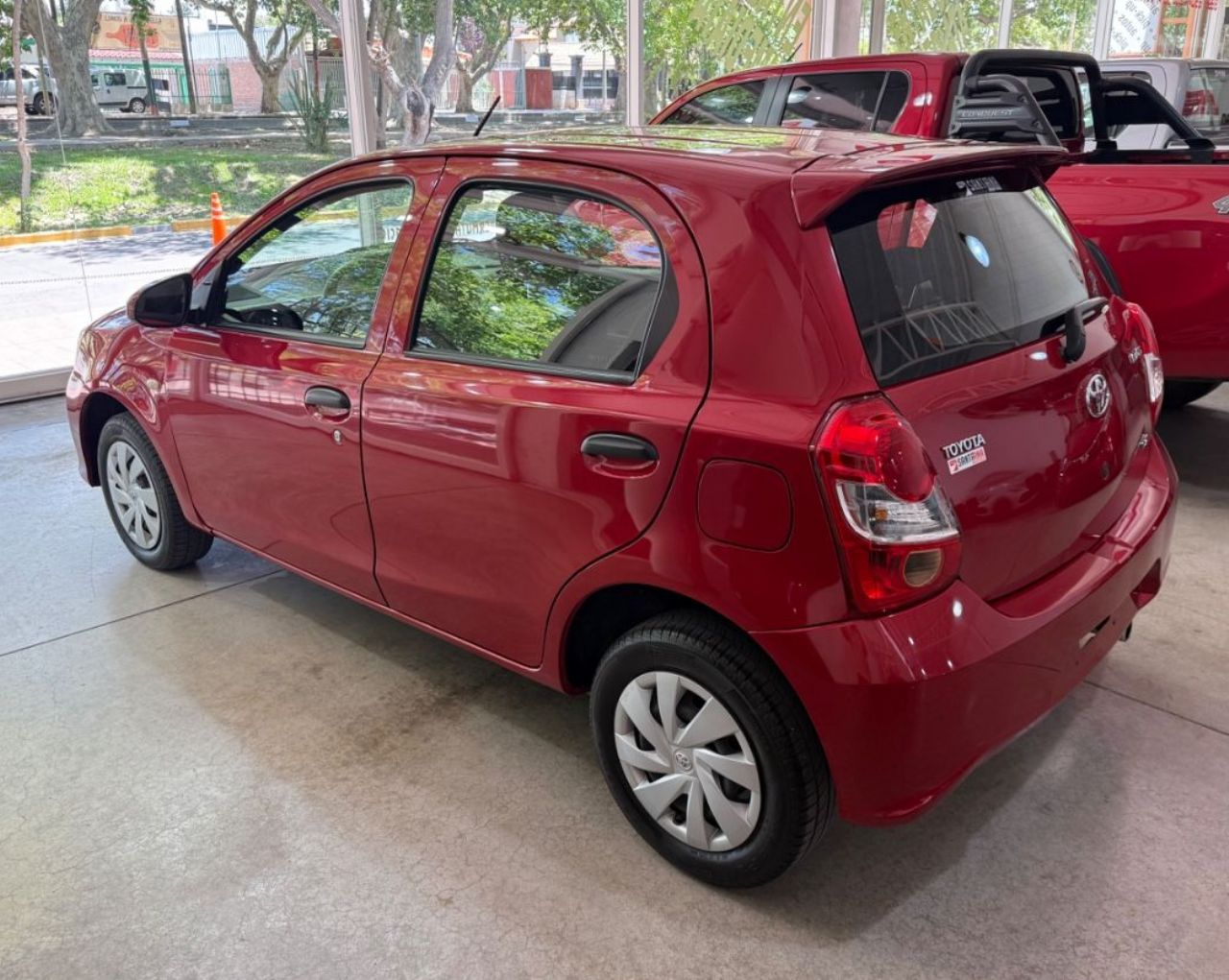 Toyota Etios Usado Financiado en Mendoza, deRuedas