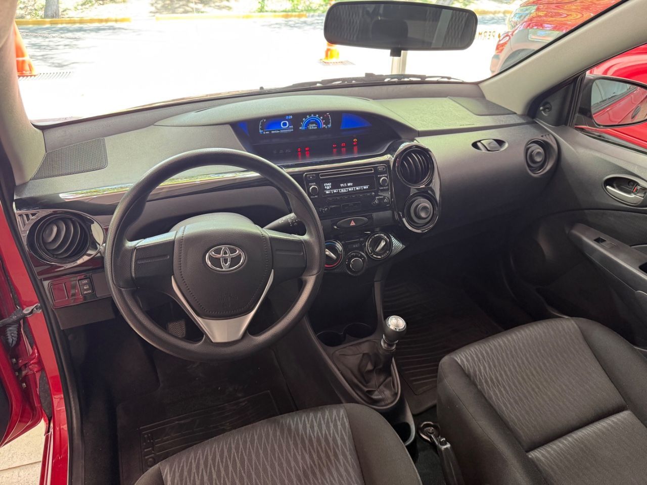 Toyota Etios Usado Financiado en Mendoza, deRuedas