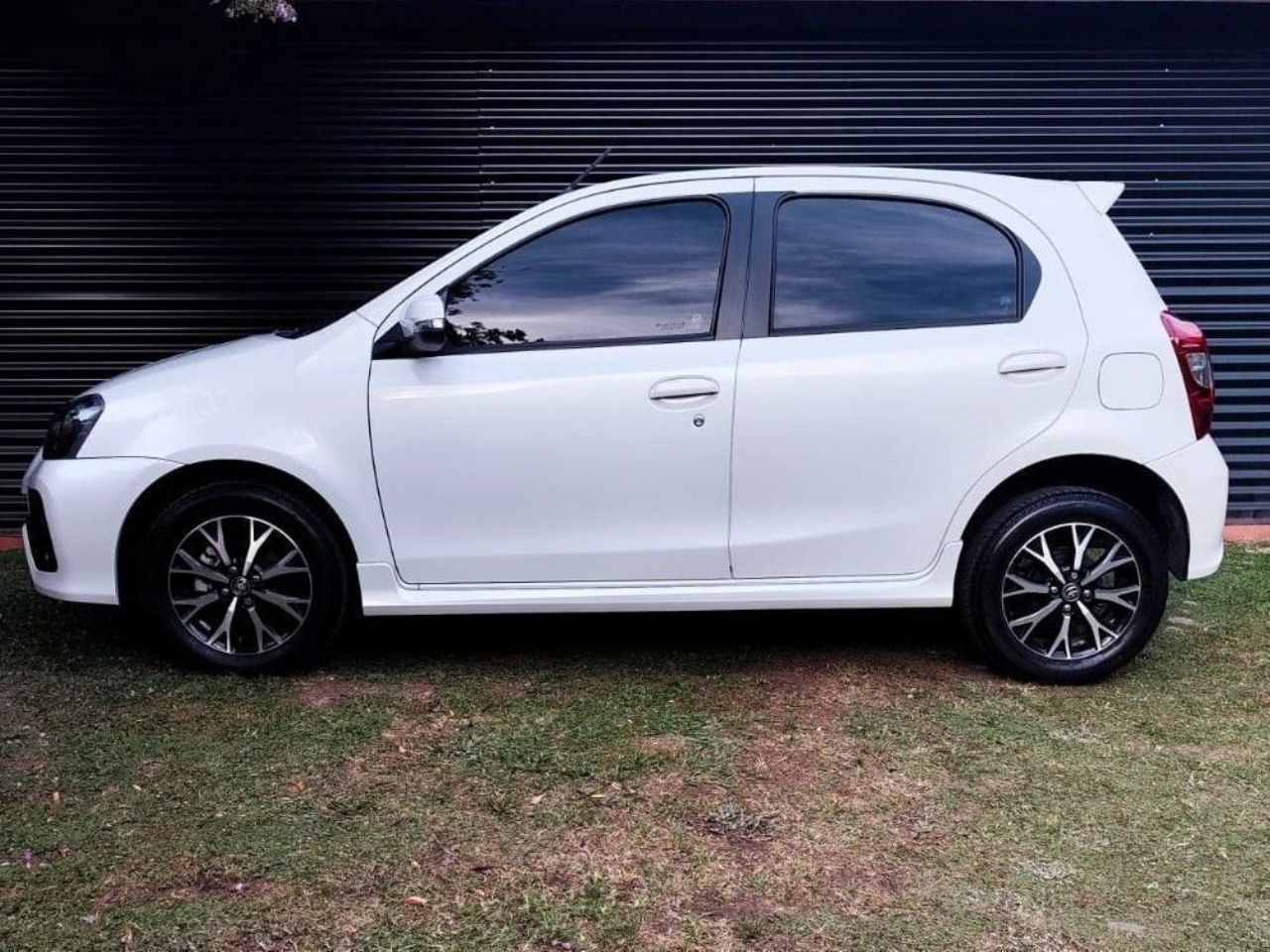 Toyota Etios Usado en Buenos Aires, deRuedas