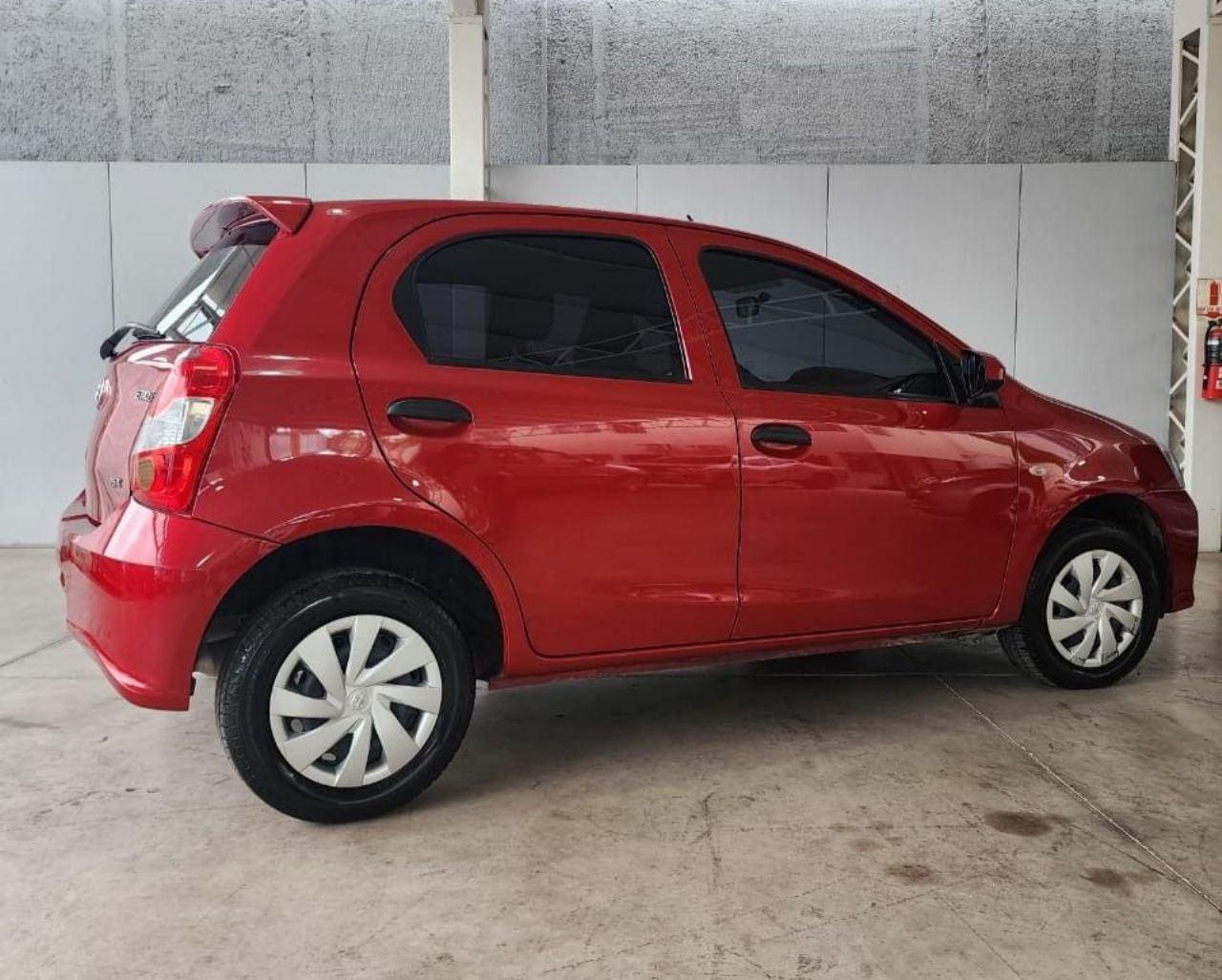 Toyota Etios Usado Financiado en Mendoza, deRuedas