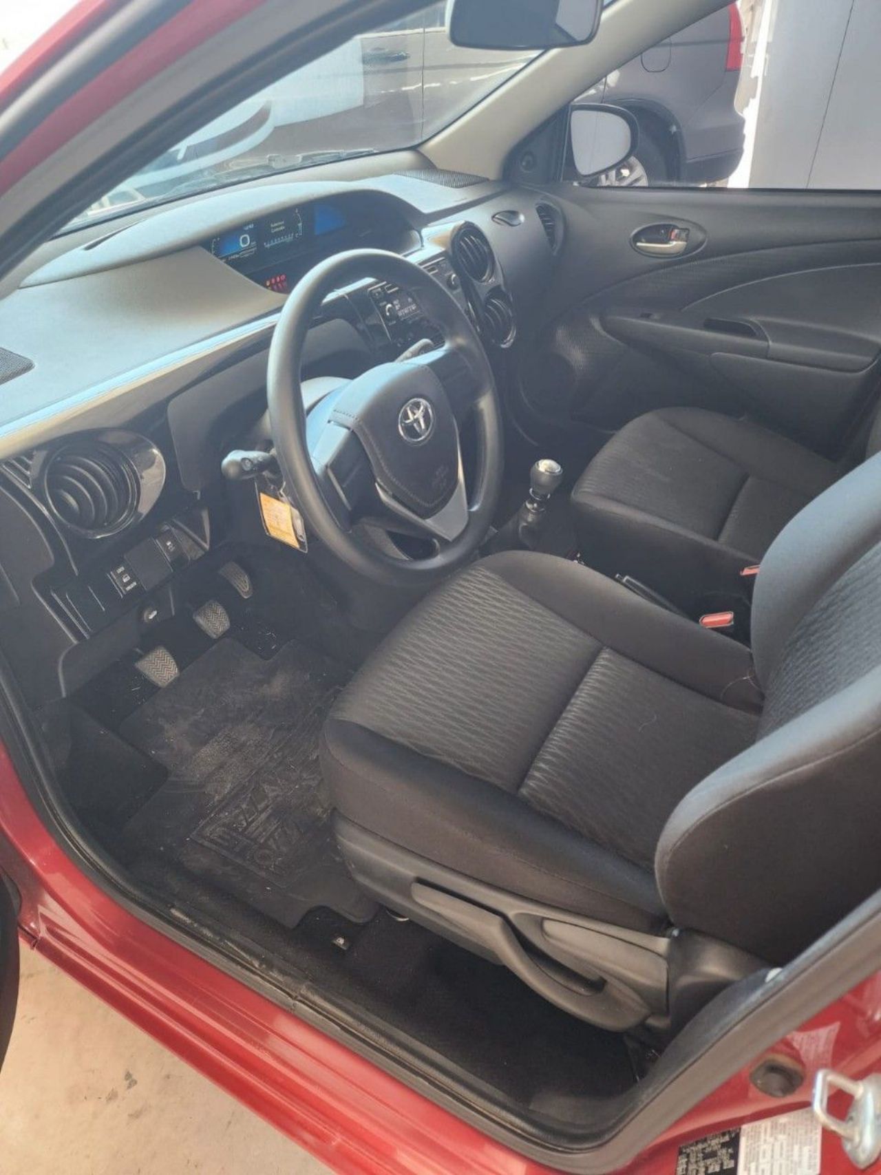 Toyota Etios Usado Financiado en Mendoza, deRuedas