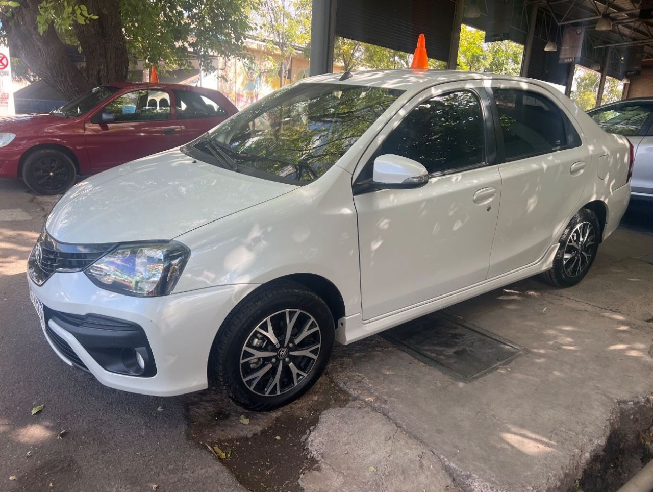 Toyota Etios Usado Financiado en Mendoza, deRuedas
