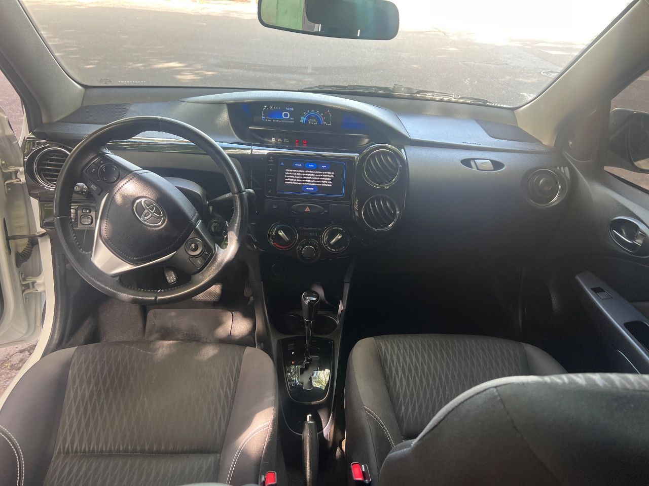 Toyota Etios Usado Financiado en Mendoza, deRuedas