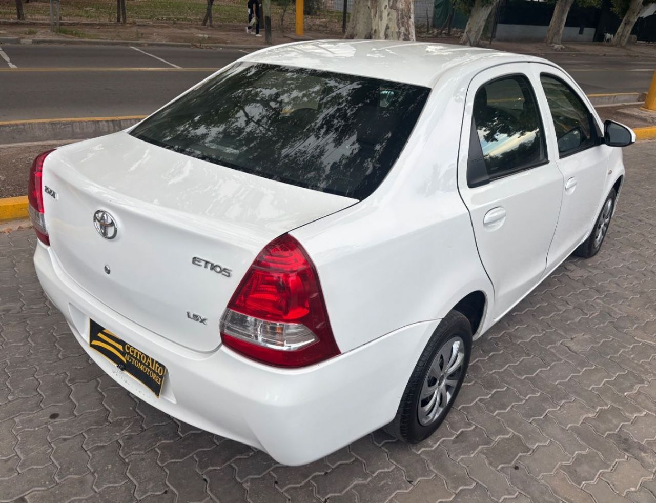 Toyota Etios Usado en Mendoza, deRuedas