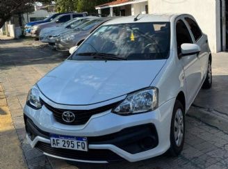 Toyota Etios Usado en Córdoba Financiado