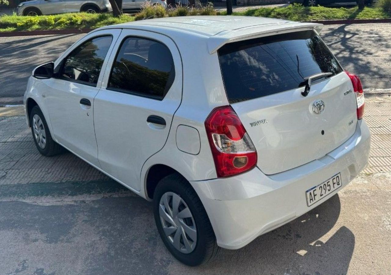 Toyota Etios Usado en Córdoba, deRuedas
