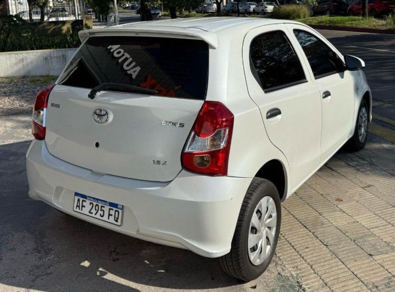 Toyota Etios Usado en Córdoba, deRuedas