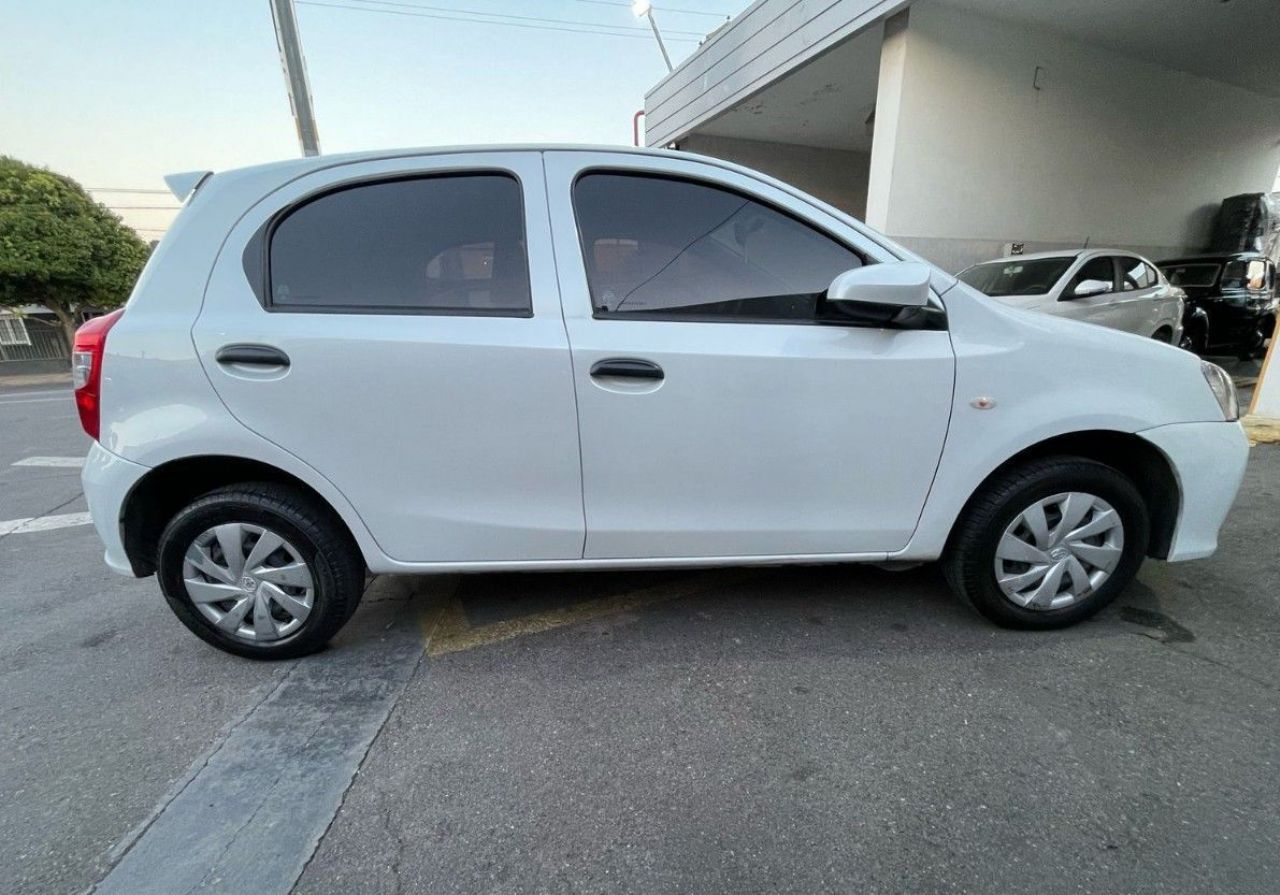 Toyota Etios Usado Financiado en Córdoba, deRuedas