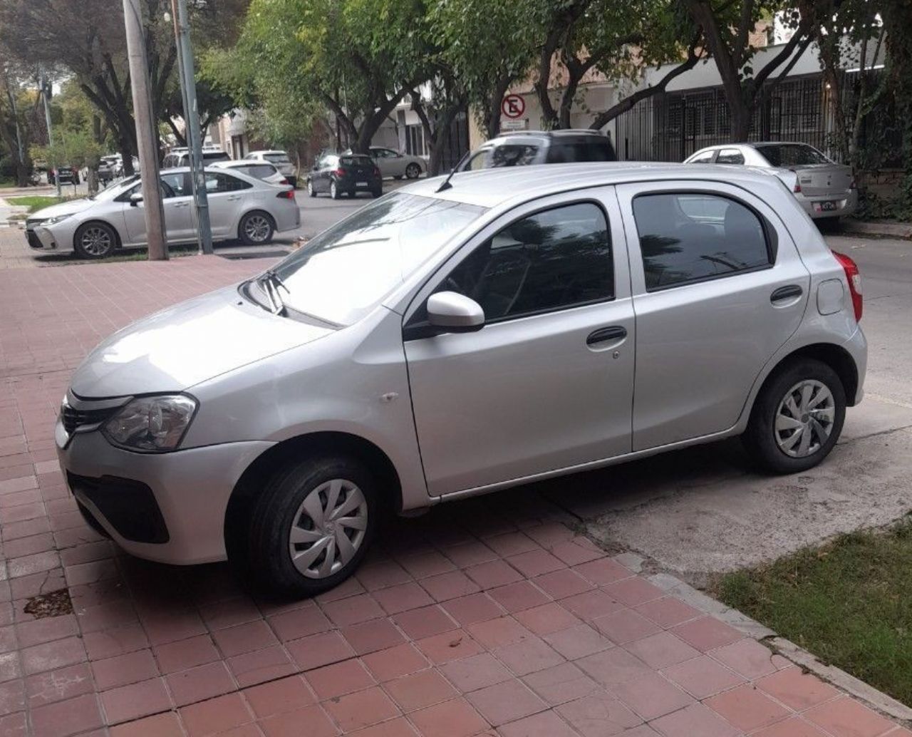 Toyota Etios Usado en Mendoza, deRuedas