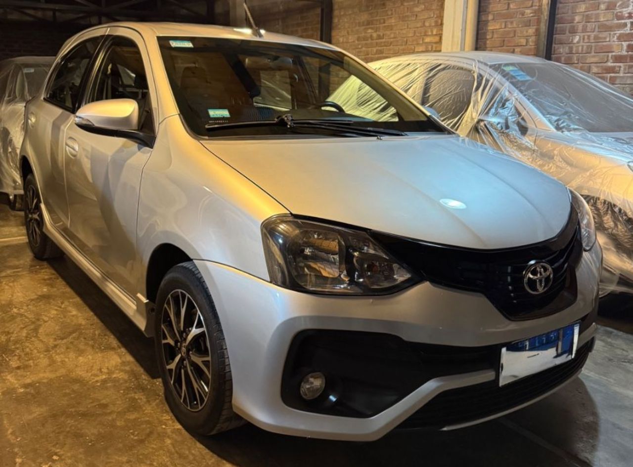 Toyota Etios Usado en Mendoza, deRuedas