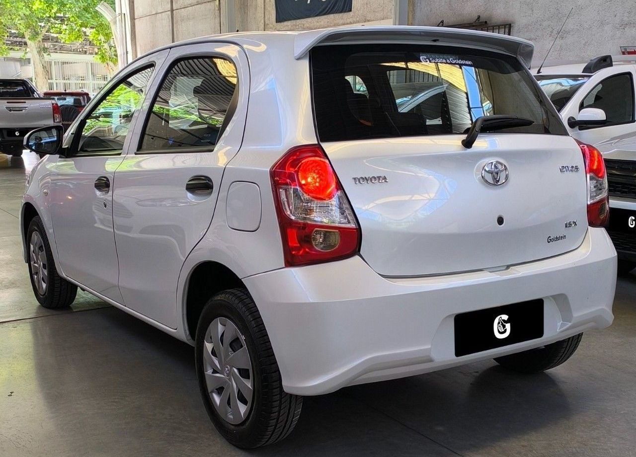 Toyota Etios Usado en Mendoza, deRuedas