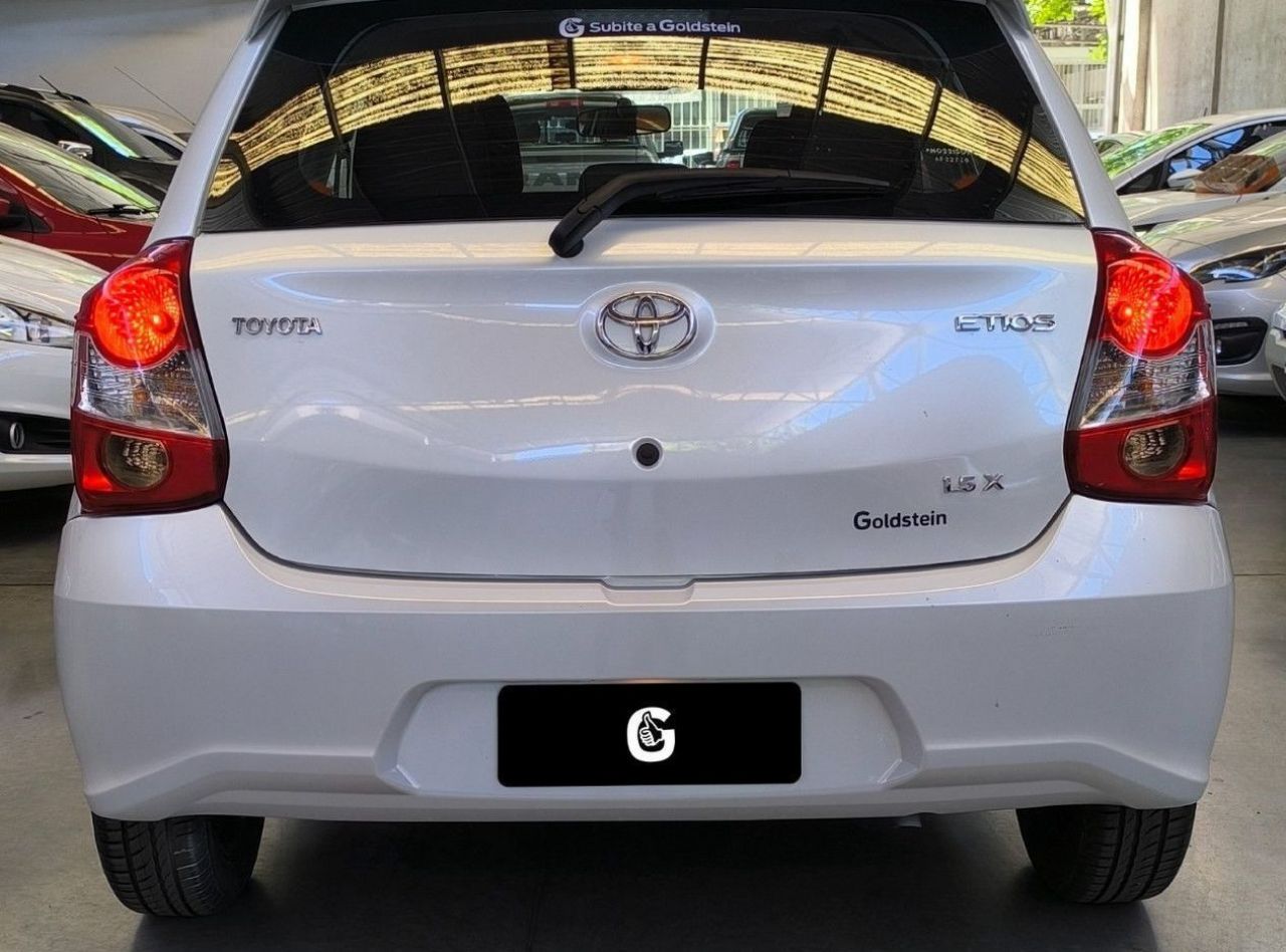 Toyota Etios Usado en Mendoza, deRuedas