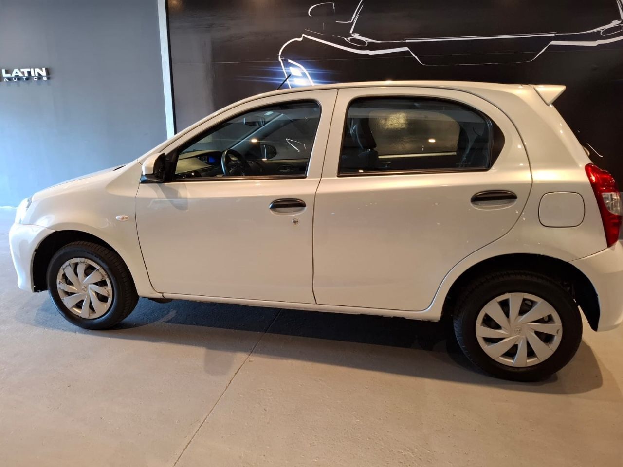 Toyota Etios Usado Financiado en Córdoba, deRuedas
