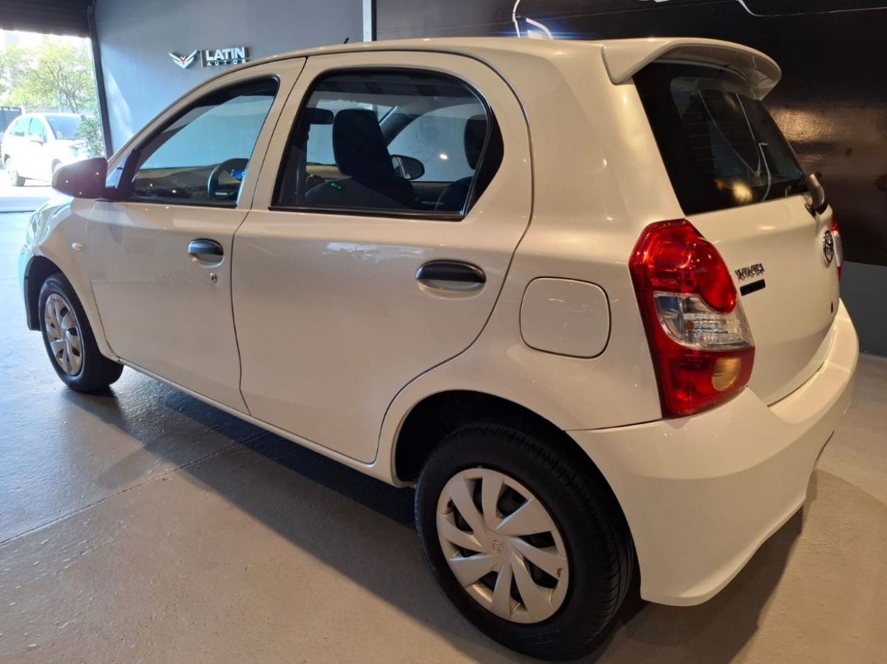 Toyota Etios Usado Financiado en Córdoba, deRuedas