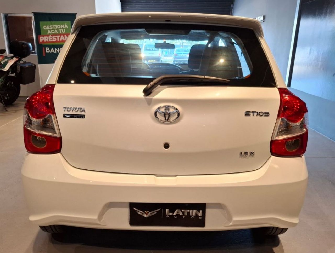 Toyota Etios Usado Financiado en Córdoba, deRuedas