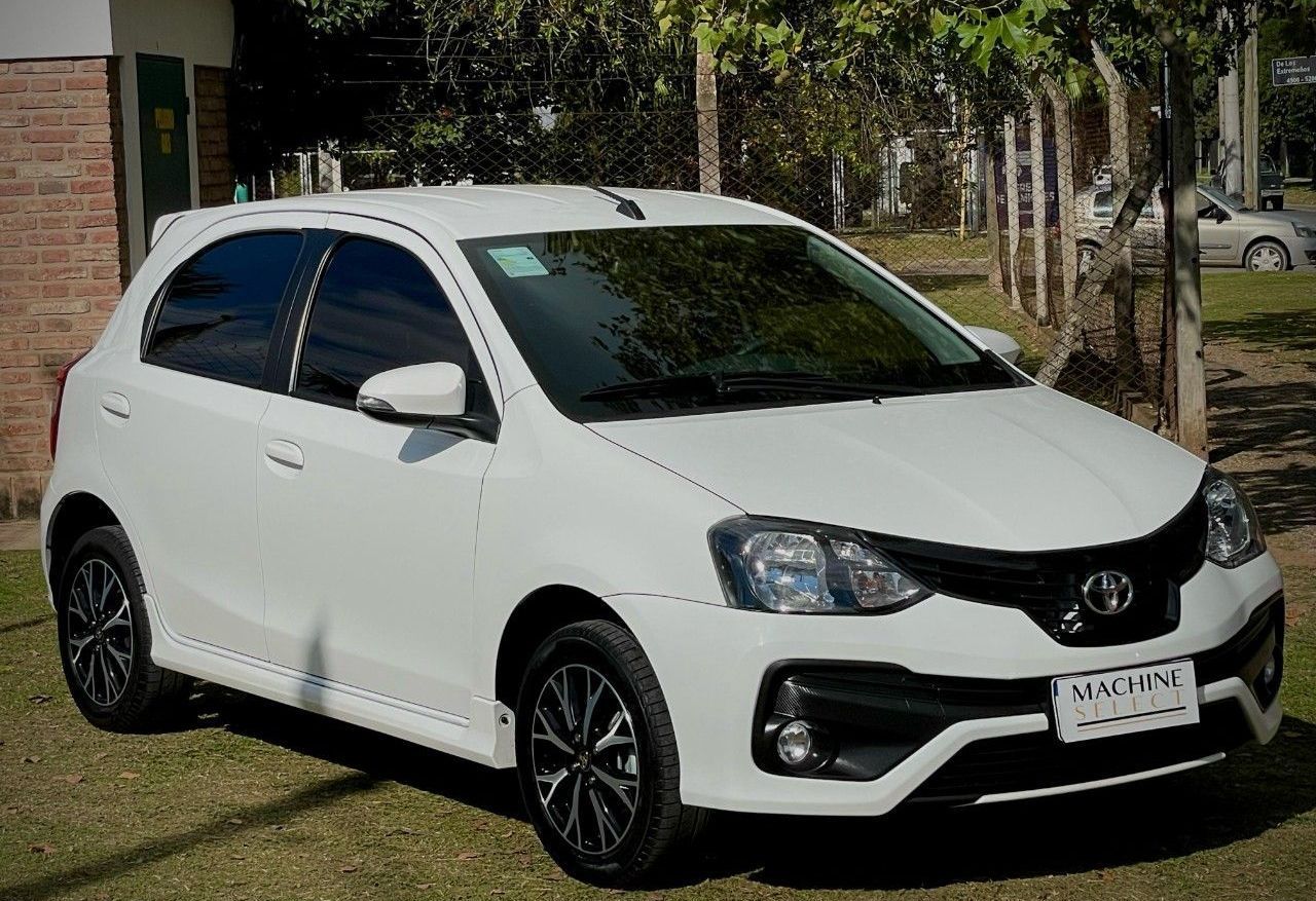 Toyota Etios Usado Financiado en Córdoba, deRuedas