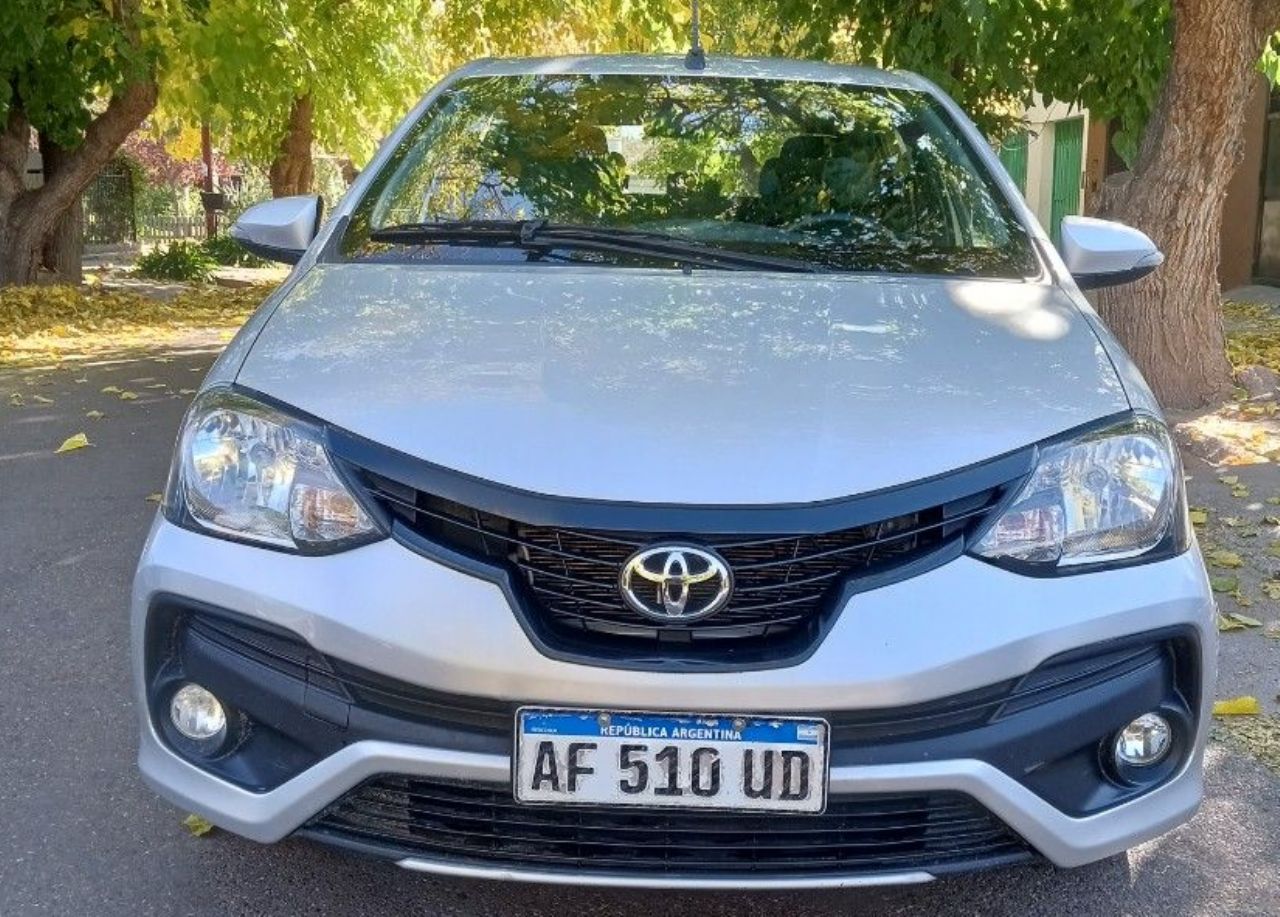 Toyota Etios Usado en Mendoza, deRuedas