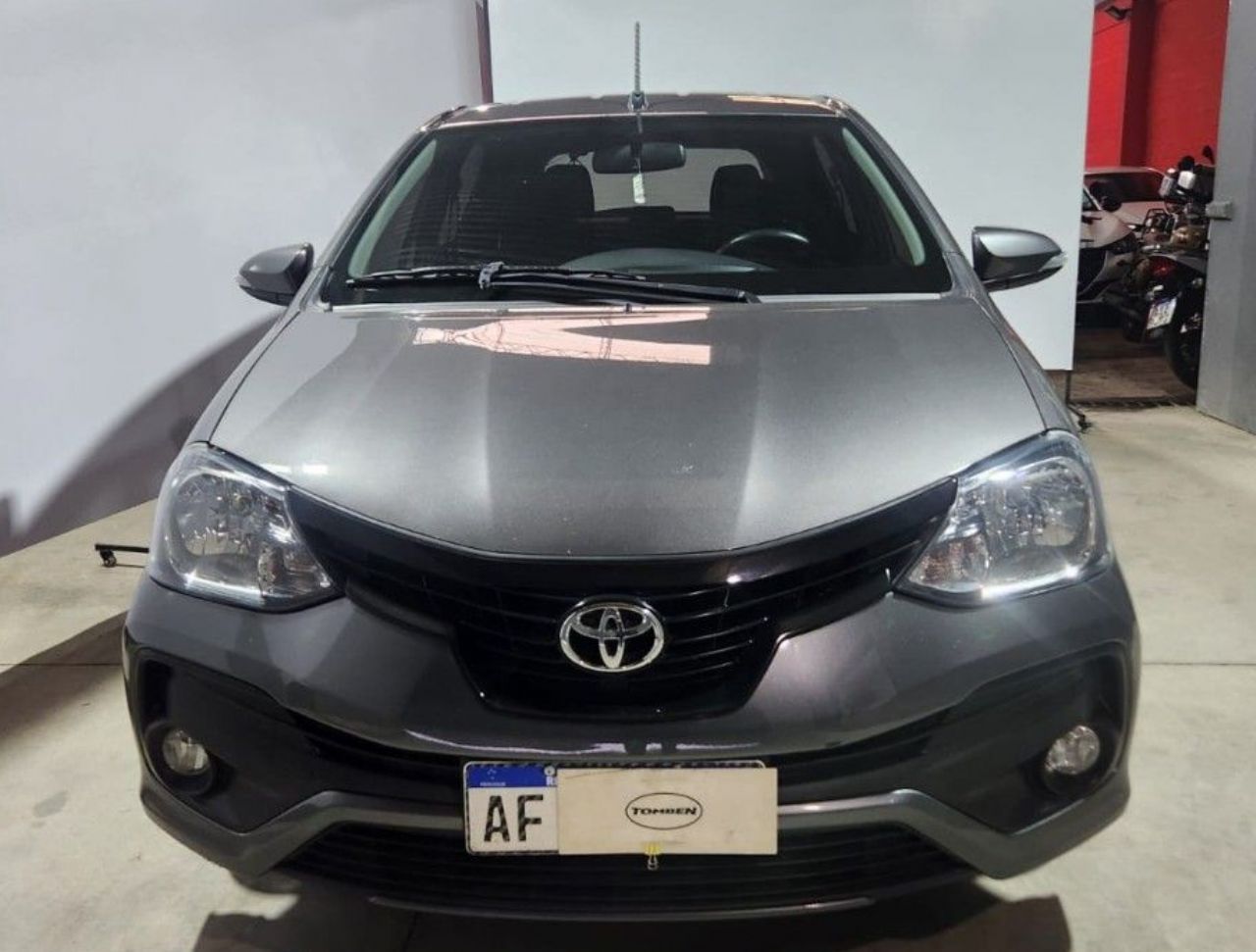Toyota Etios Usado en Mendoza, deRuedas