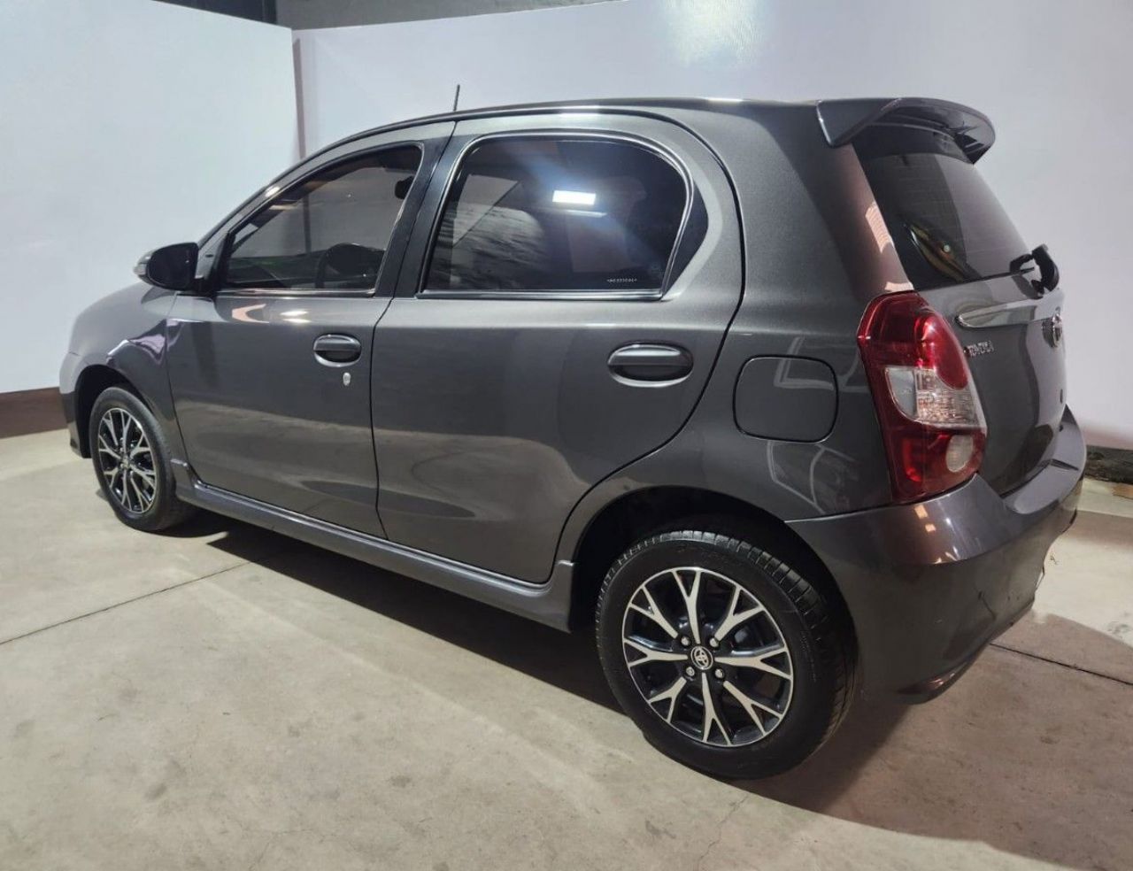 Toyota Etios Usado en Mendoza, deRuedas