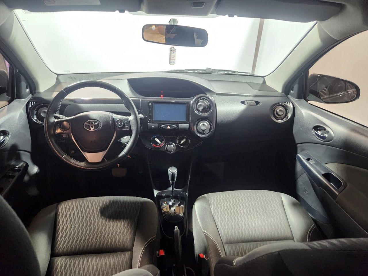 Toyota Etios Usado en Mendoza, deRuedas