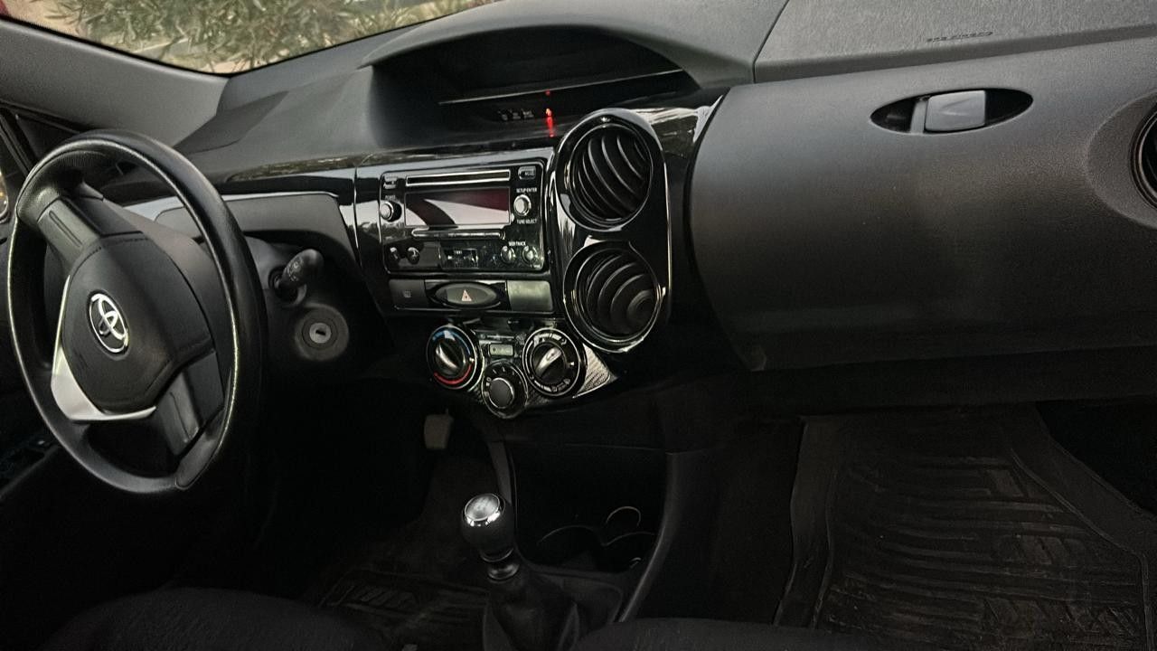 Toyota Etios Usado en Mendoza, deRuedas