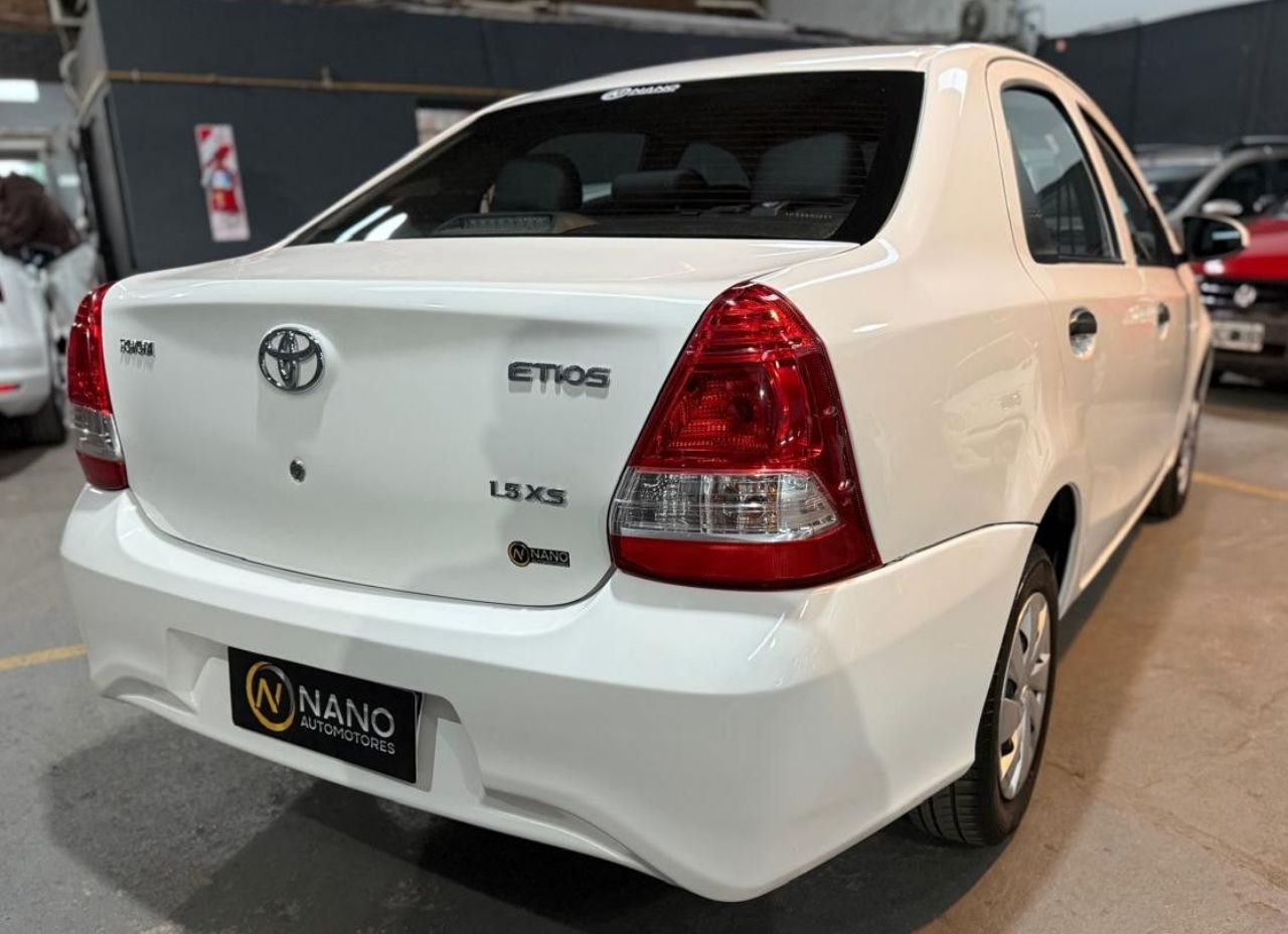 Toyota Etios Usado en Córdoba, deRuedas