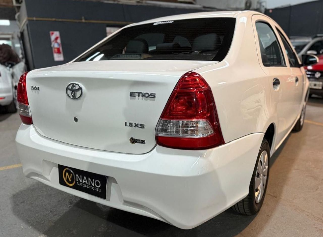 Toyota Etios Usado en Córdoba, deRuedas