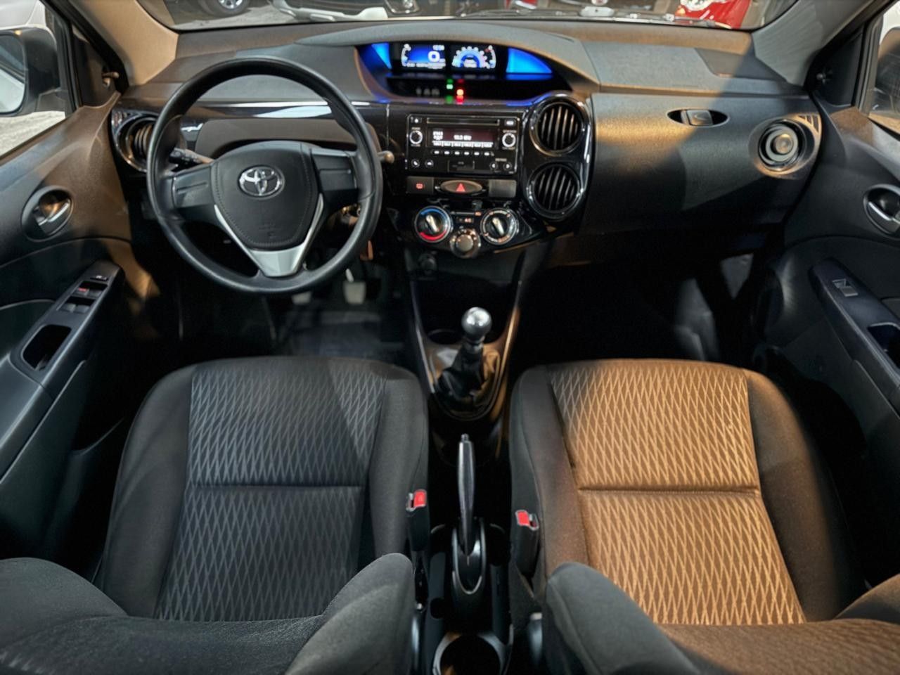 Toyota Etios Usado en Córdoba, deRuedas