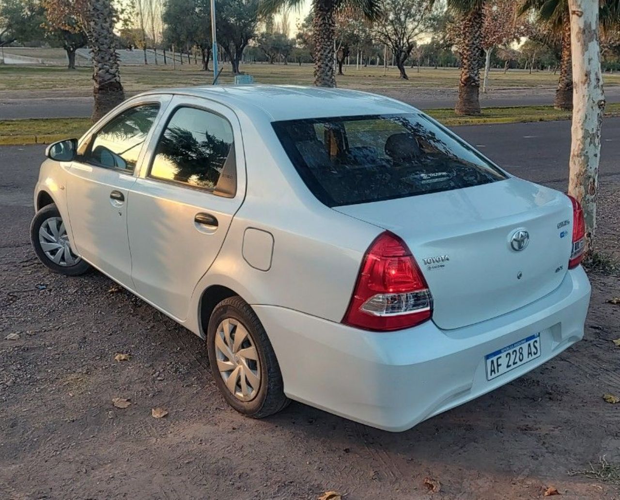 Toyota Etios Usado en Mendoza, deRuedas