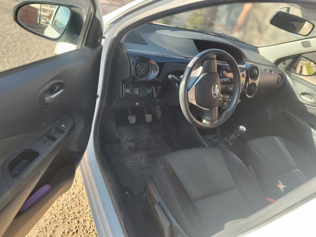 Toyota Etios Usado en Mendoza, deRuedas
