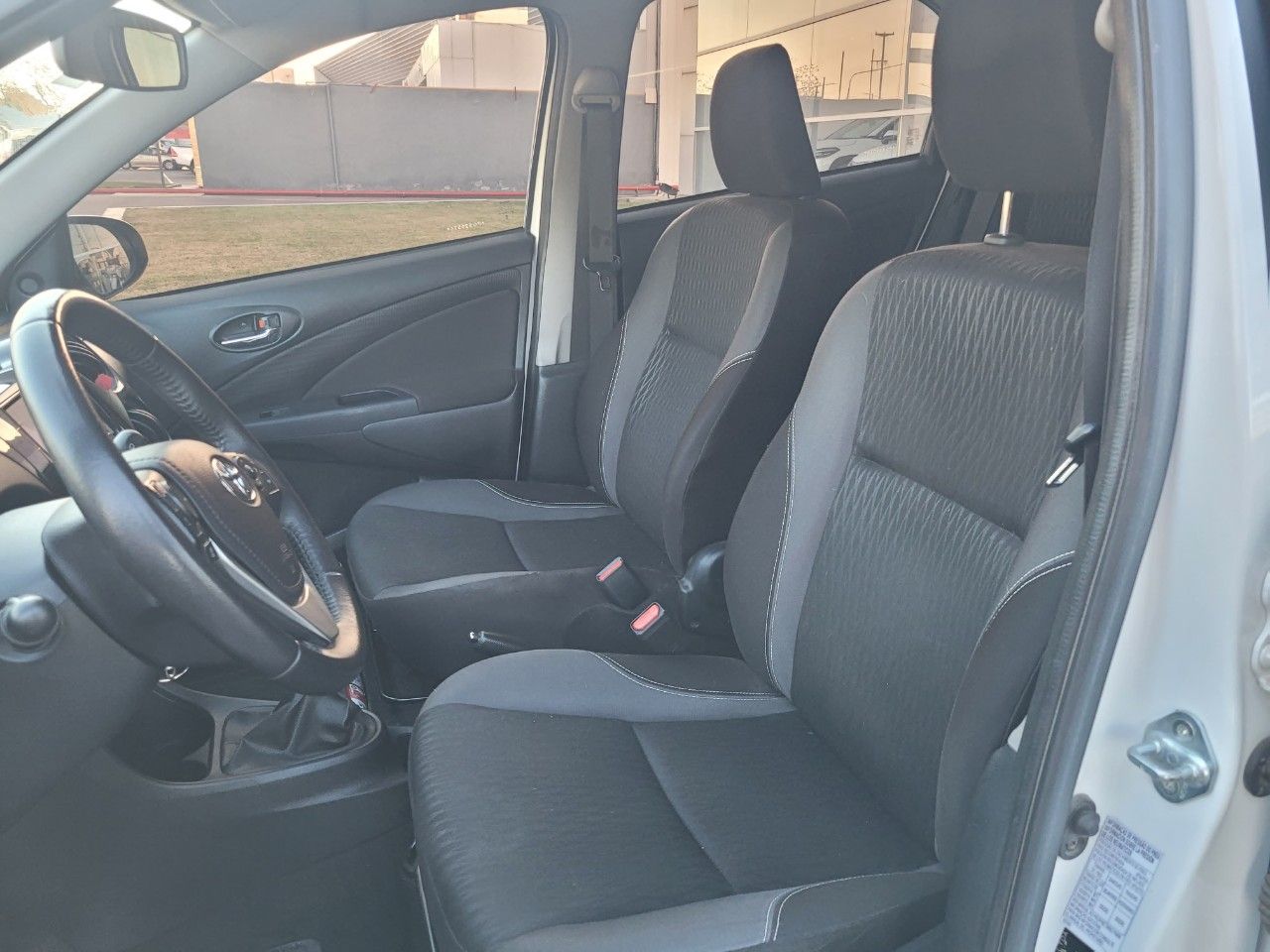 Toyota Etios Usado en Mendoza, deRuedas