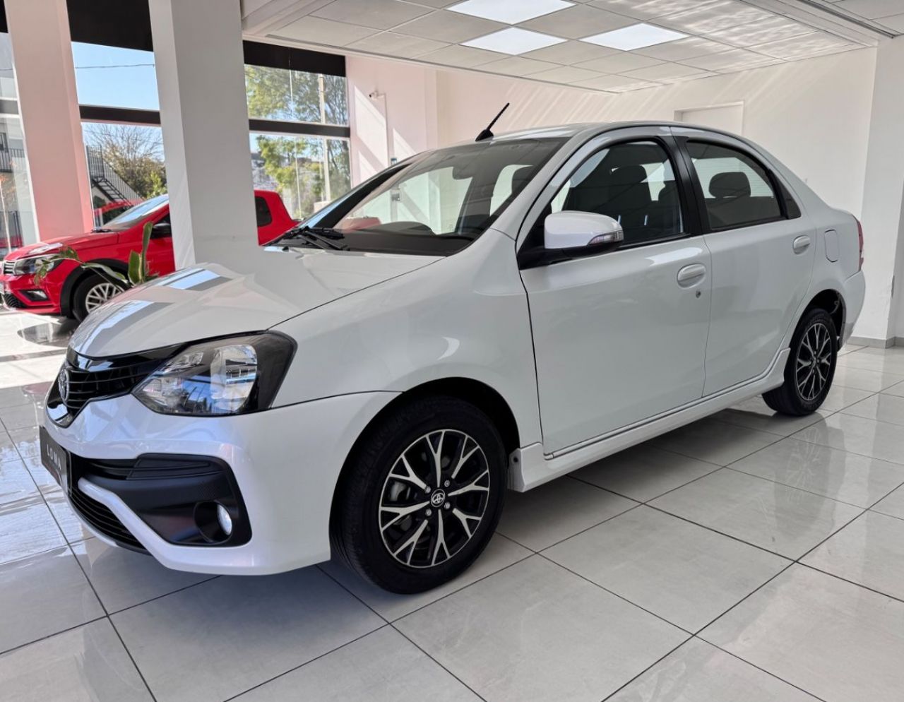 Toyota Etios Usado Financiado en Córdoba, deRuedas