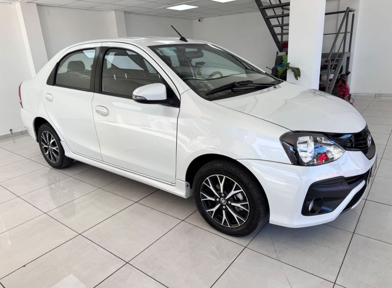 Toyota Etios Usado Financiado en Córdoba, deRuedas