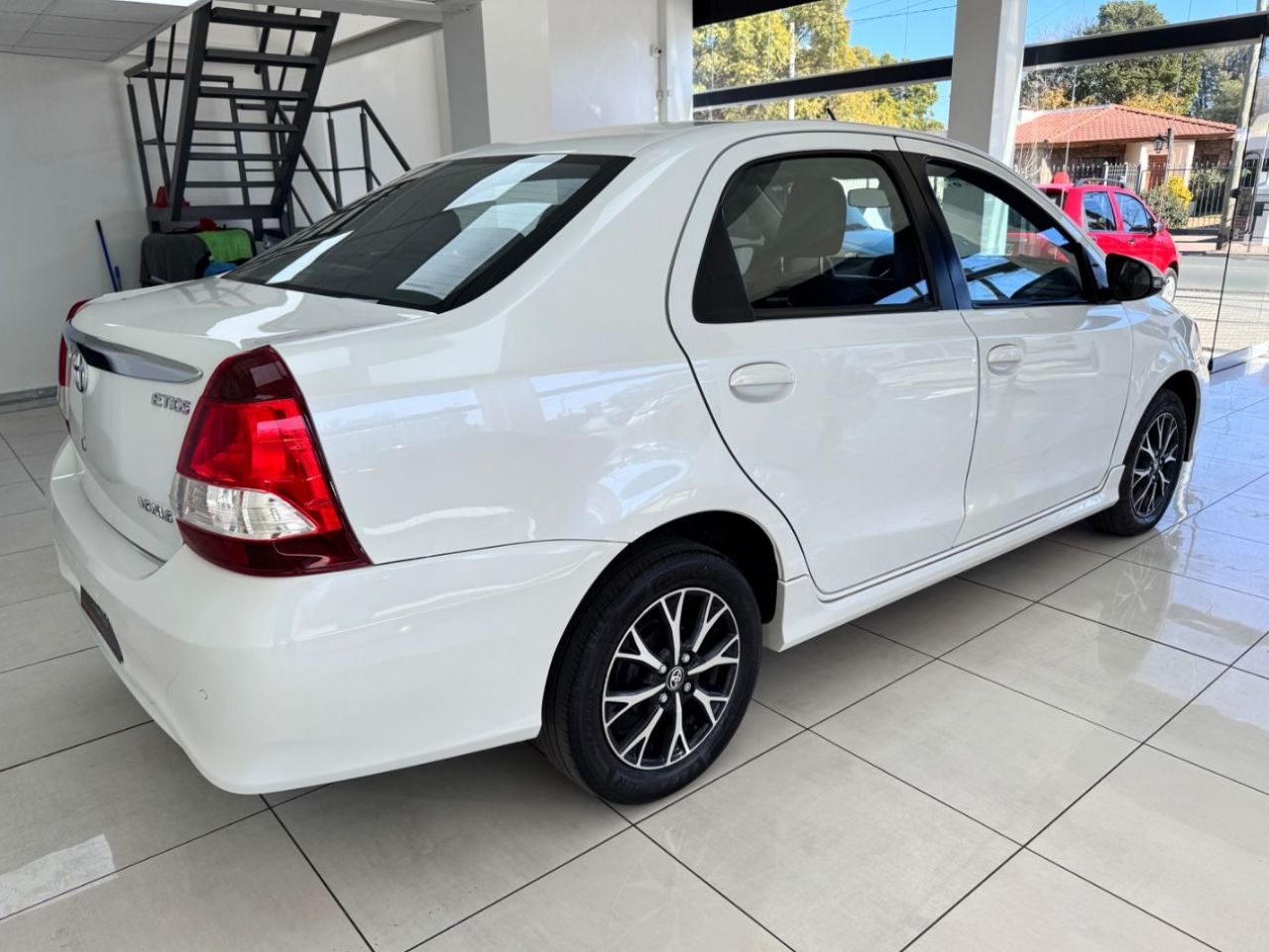 Toyota Etios Usado Financiado en Córdoba, deRuedas