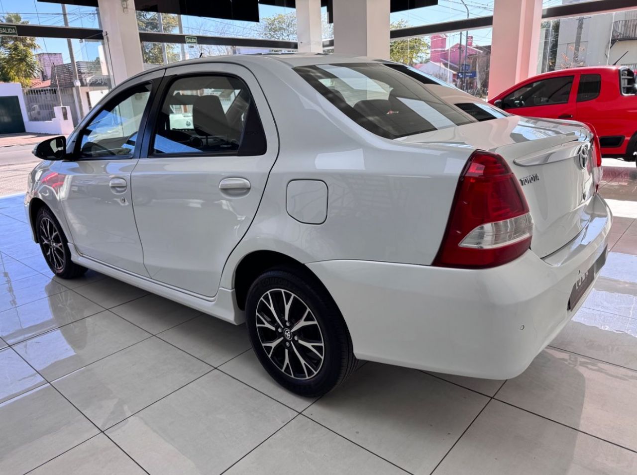 Toyota Etios Usado Financiado en Córdoba, deRuedas