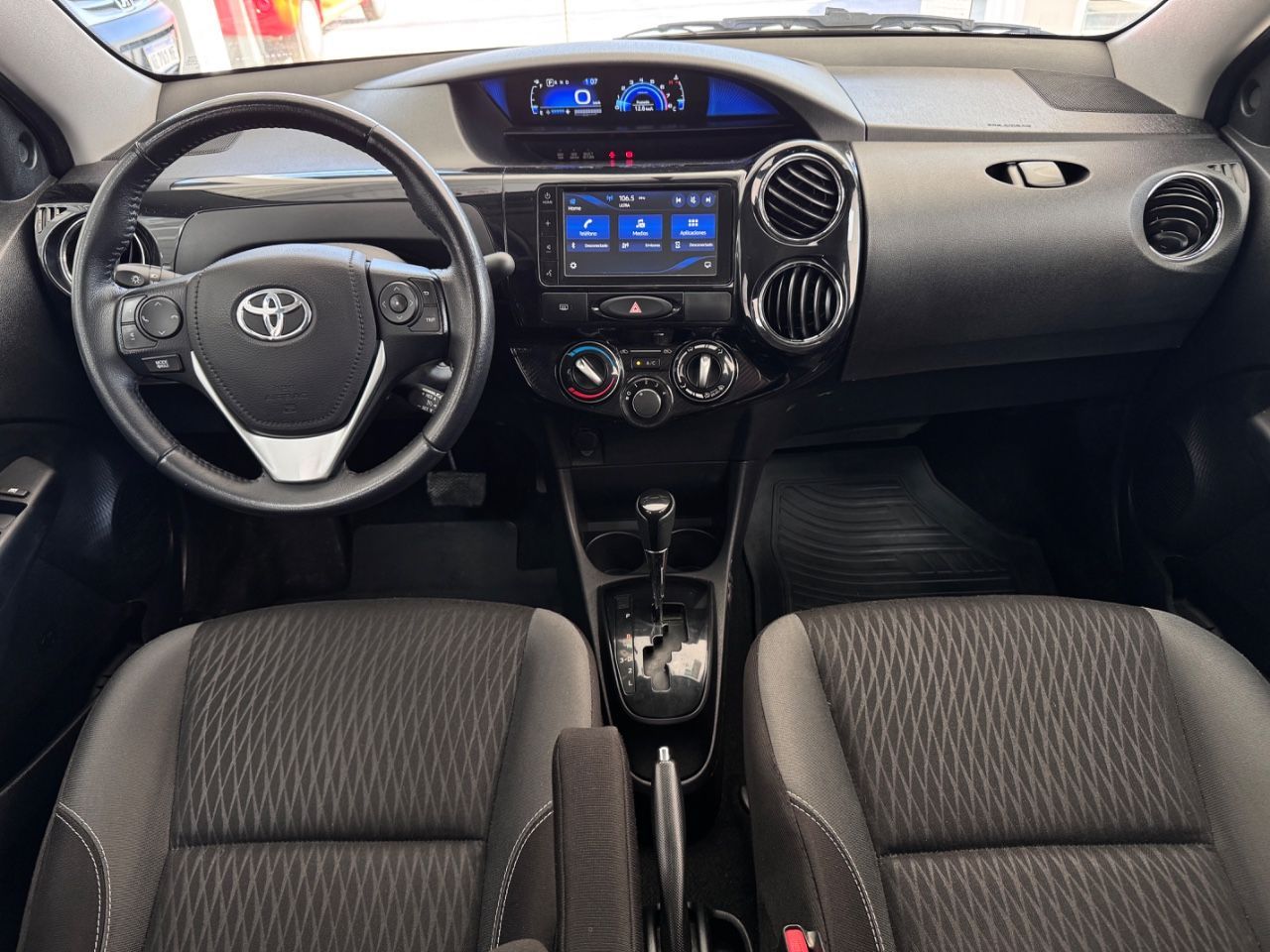 Toyota Etios Usado Financiado en Córdoba, deRuedas