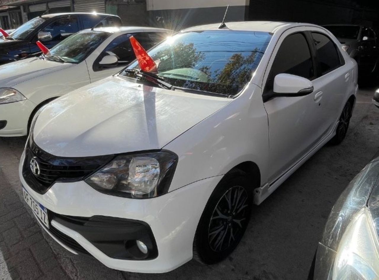 Toyota Etios Usado en Mendoza, deRuedas