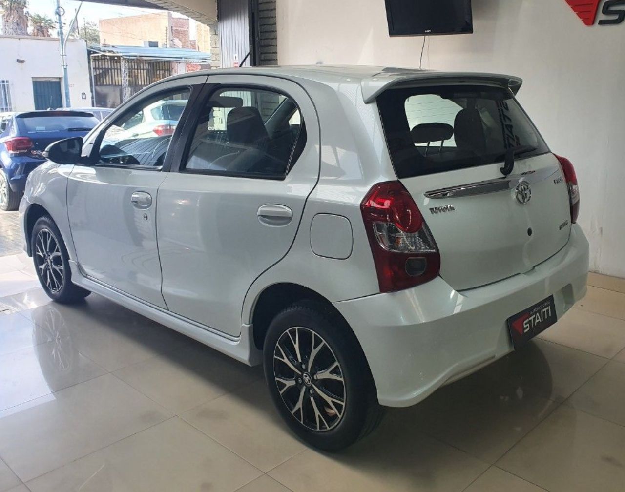 Toyota Etios Usado Financiado en Mendoza, deRuedas