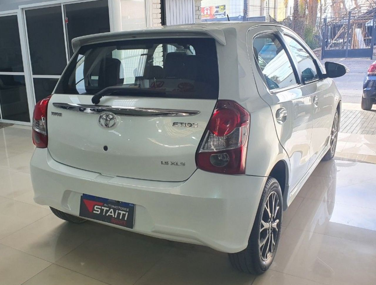 Toyota Etios Usado Financiado en Mendoza, deRuedas