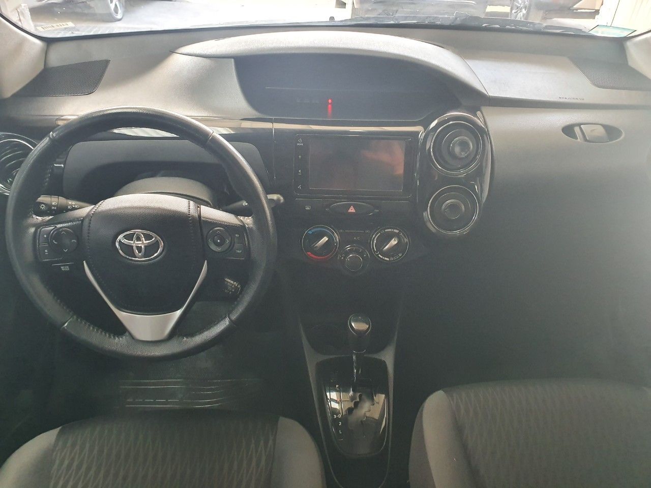 Toyota Etios Usado Financiado en Mendoza, deRuedas