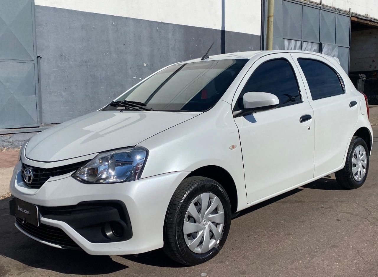 Toyota Etios Usado Financiado en Mendoza, deRuedas