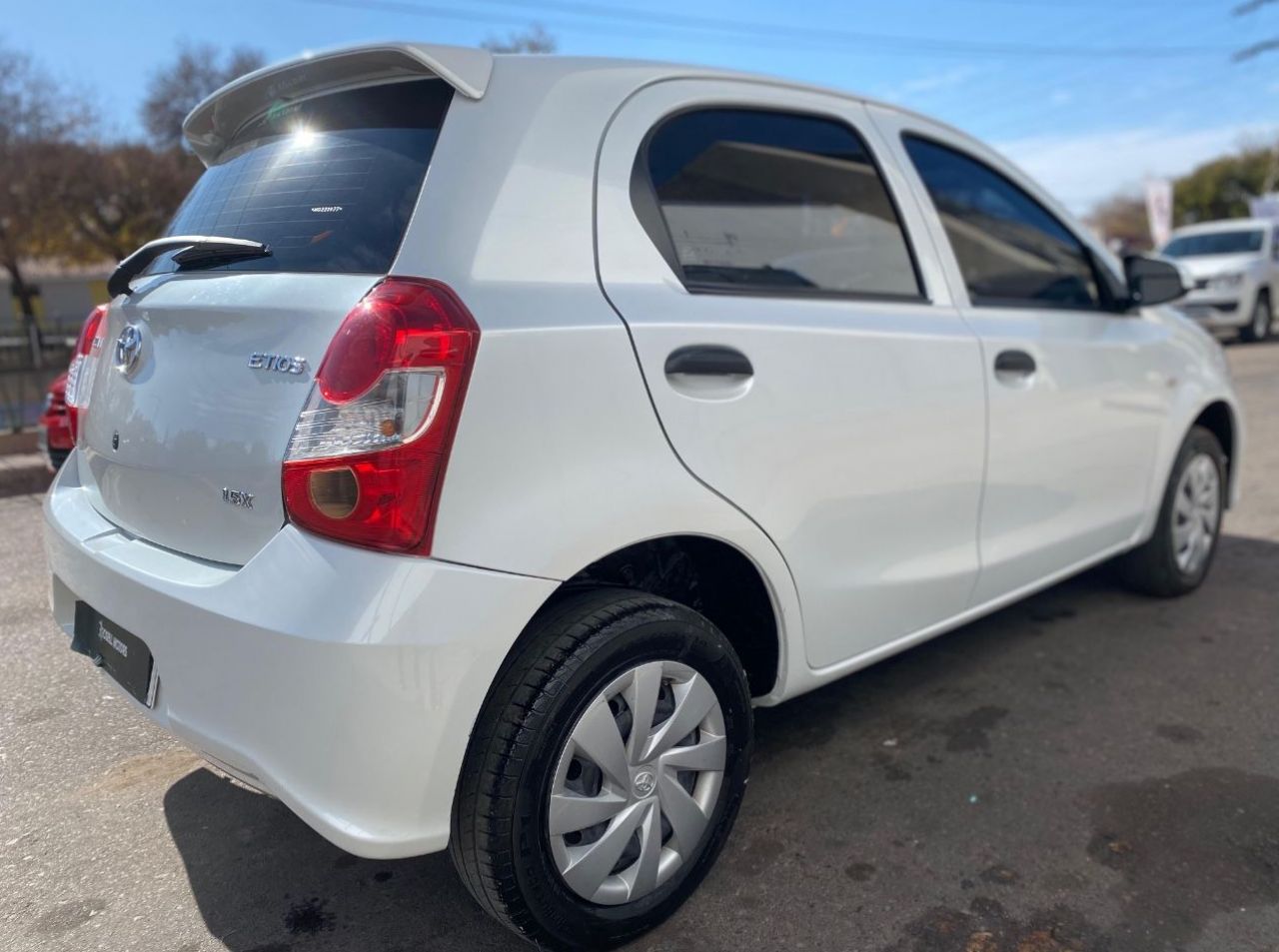 Toyota Etios Usado Financiado en Mendoza, deRuedas